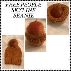 🎁FREE PEOPLE SKYLINE POM POM WINTER BEANIE 💕💰